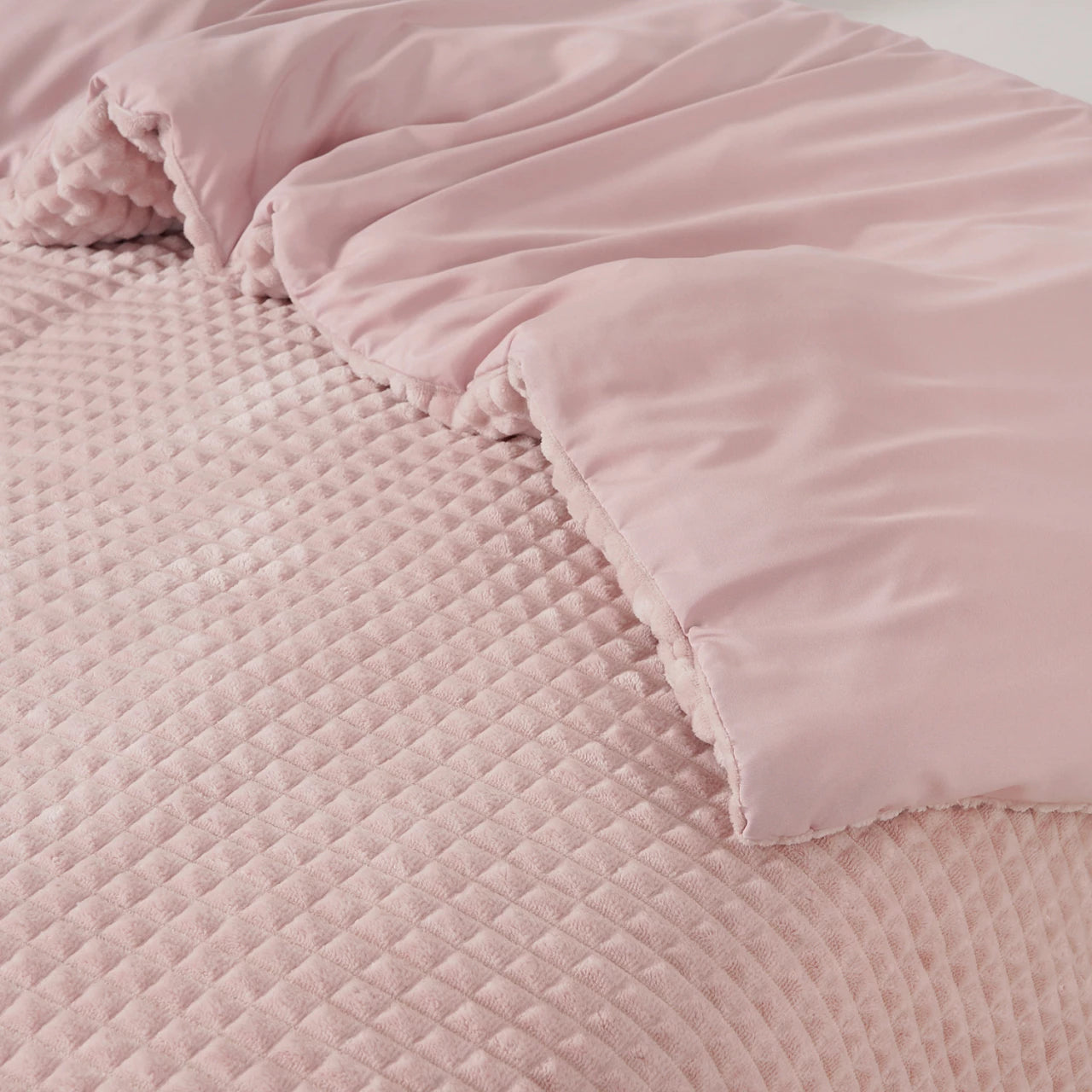 Check Teddy Roze Posteljina