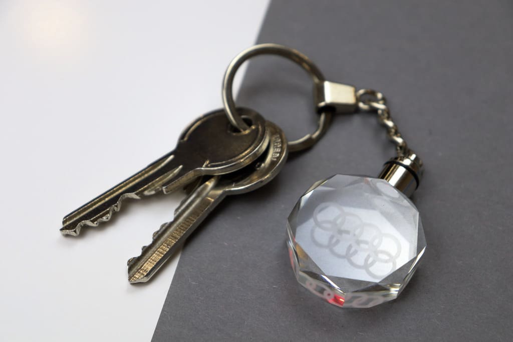 Obesek za ključe Logo - Minu.si
