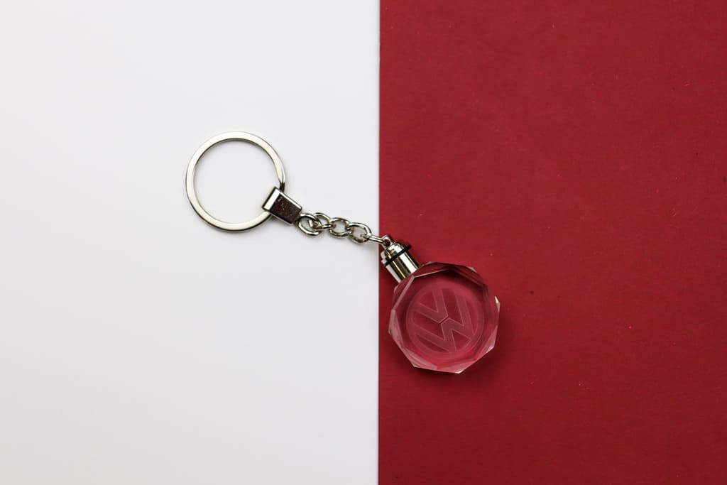 Obesek za ključe Logo - Minu.si