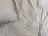 Posteljnina Dreamwithus Elegance - Antracitna 140x200 cm, minimalna razlika v barvnem odtenku - Minu.si